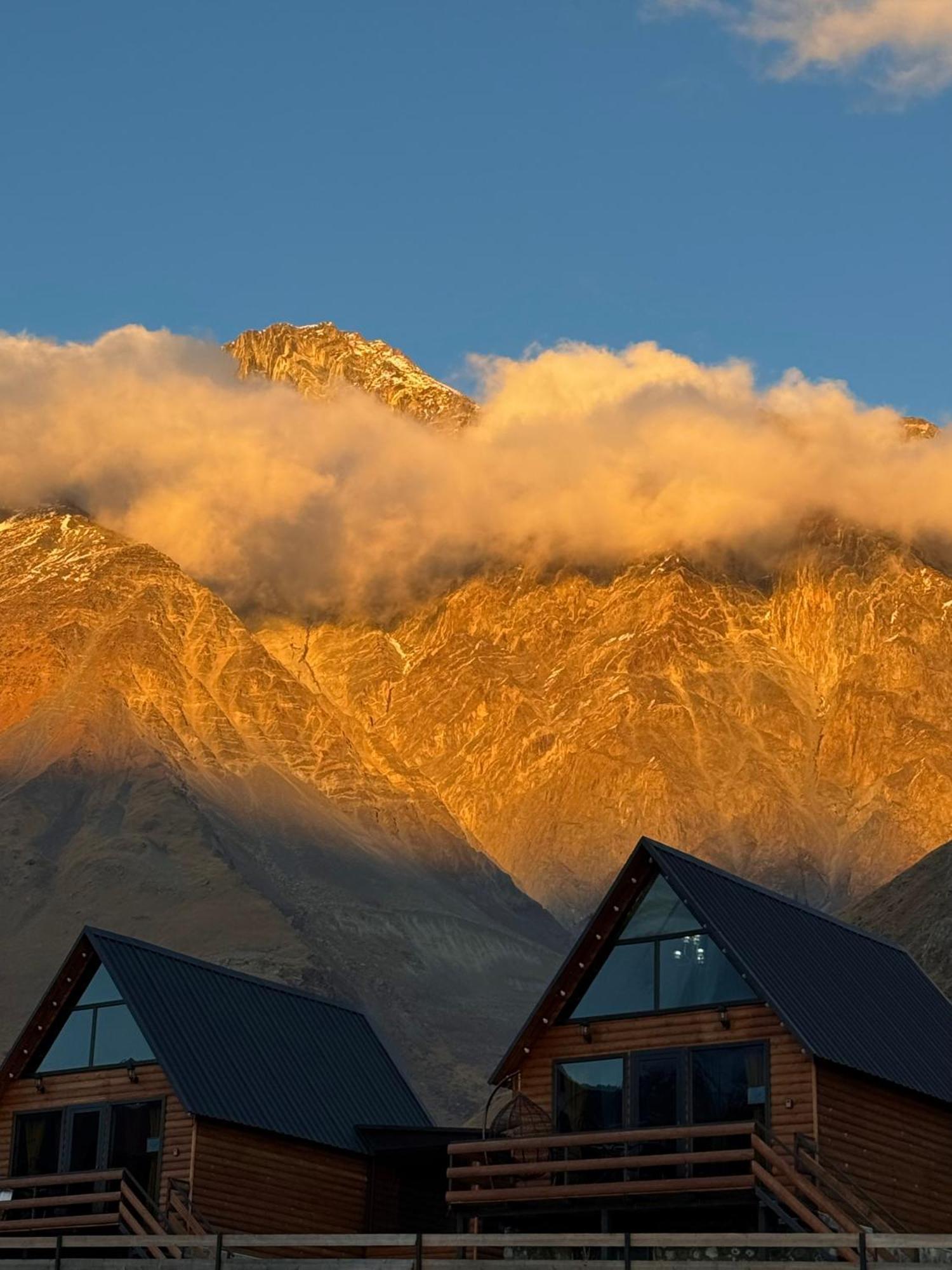 Kazbegi Inn Cottages Exterior foto